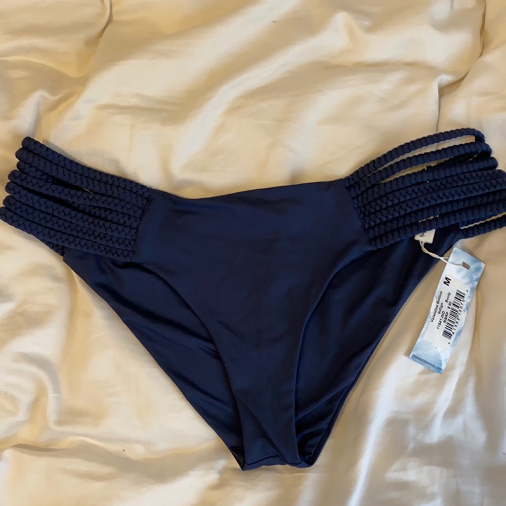 Frankie’s Bikinis Navy Bottom!!💙